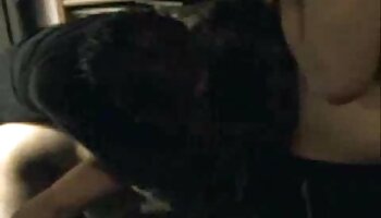 Ele pegou a garota com a videos bizarros de sexo liga no colo
