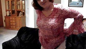 Fodeu lindamente a mulher no sexo amador bizarro sofá