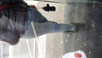 Jovem exótica Loni Legend aprende srxo bizarro a ser mulher