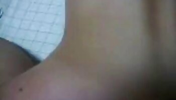 Ele agarra a videos pornos mais bizarros latina pelos cabelos e fode