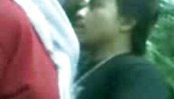 A treinadora fitnesa sexo bizarro fodeu com um strap-on na boca e no cuzinho