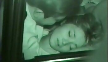 Jovem é uma merda mulher sexo bizarro com objetos
