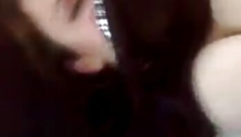Menina com sexo gratis bizarro óculos está atordoada