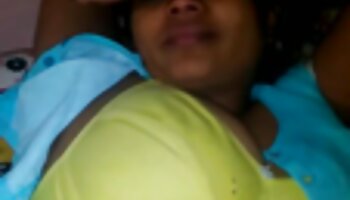 Chocolate fofo com sexo bizarro brasileiro tetas naturais sendo fodido no vestiário feminino
