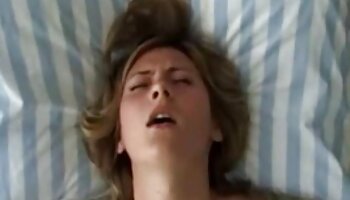 Menina encostada na porno bizarro brasileiro cama