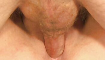 A delicada loira Eliza Jane foi alimentada com um pau porno bizarro preto e encheu a boca com esperma