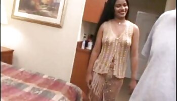 Dois gêmeos maduros lutam pelo direito de ser a sexo bizarro gratis melhor prostituta da região